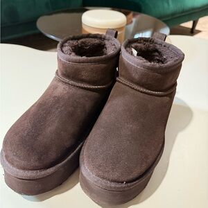 BearPaw Brown platform ankle boots